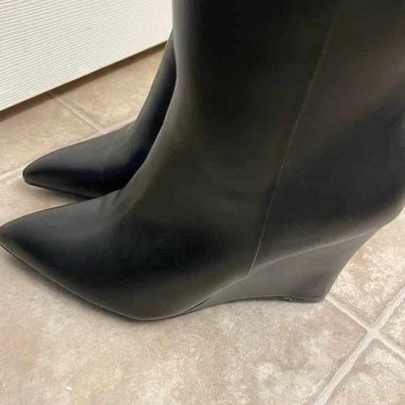 Sleek Black Ankle Boots - Picture 4 of 4
